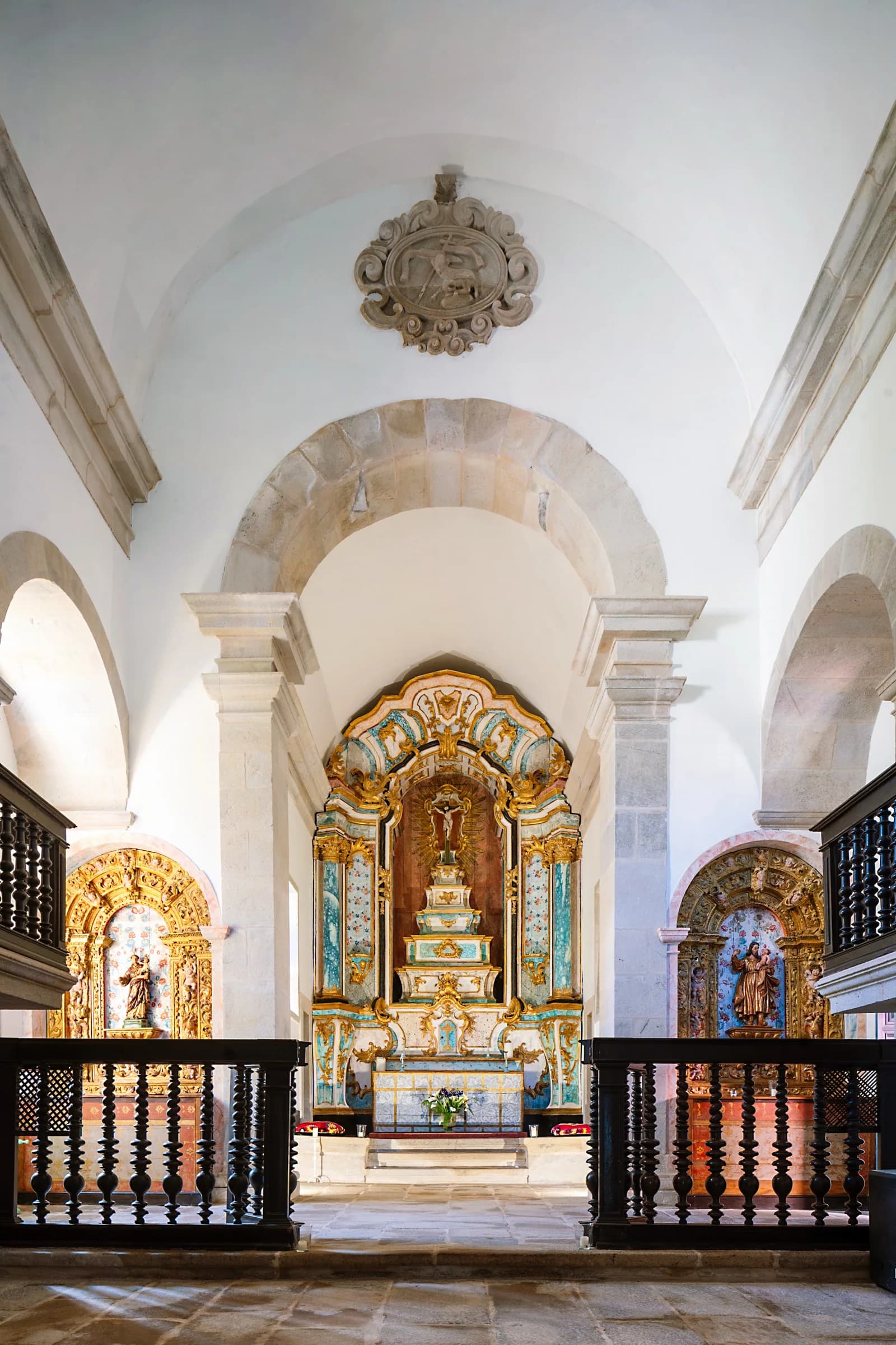 The Convento church with its gilded altar and white vaults